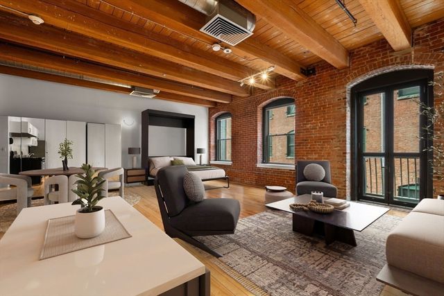 21 Wormwood St 323, Boston, MA 02210