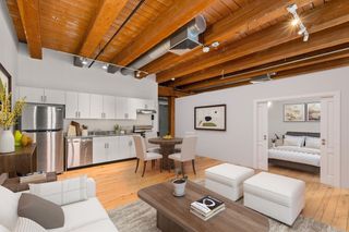 21 Wormwood St 323, Boston, MA 02210