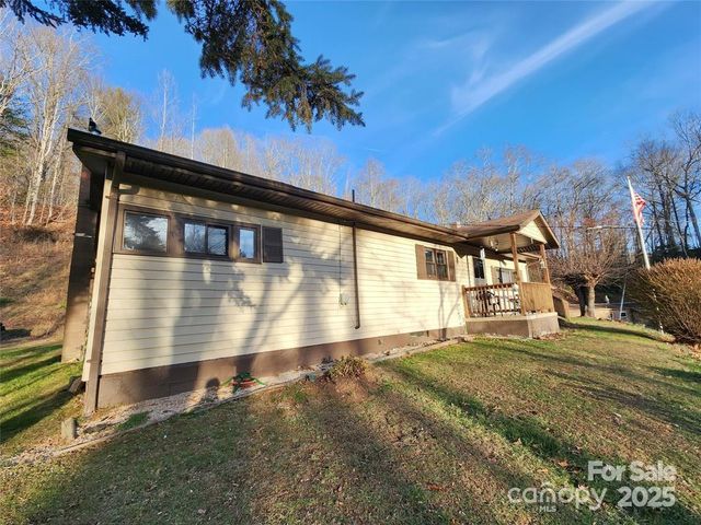 433 Deneen Road, Burnsville, NC 28714