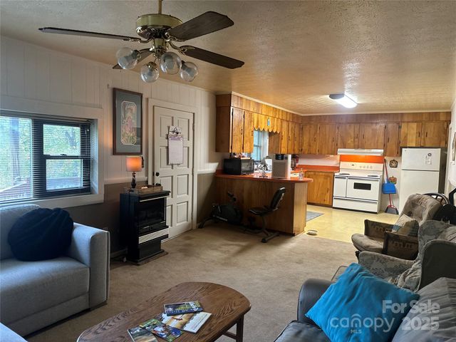 433 Deneen Road, Burnsville, NC 28714