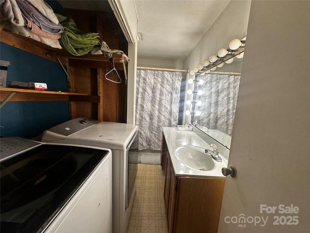 433 Deneen Road, Burnsville, NC 28714