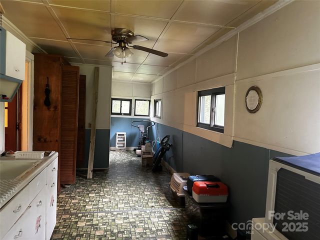 433 Deneen Road, Burnsville, NC 28714