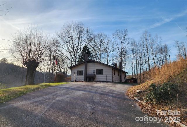 433 Deneen Road, Burnsville, NC 28714