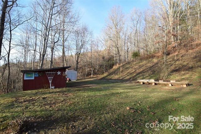 433 Deneen Road, Burnsville, NC 28714