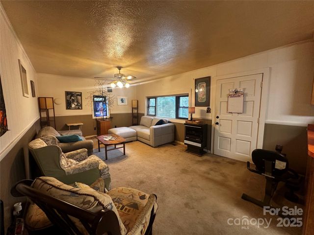 433 Deneen Road, Burnsville, NC 28714