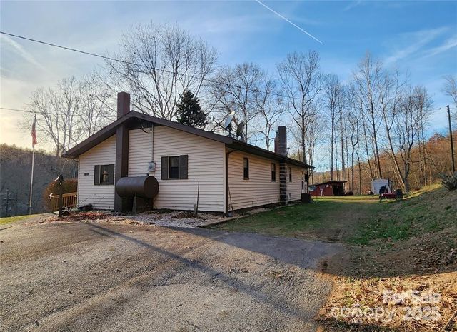 433 Deneen Road, Burnsville, NC 28714