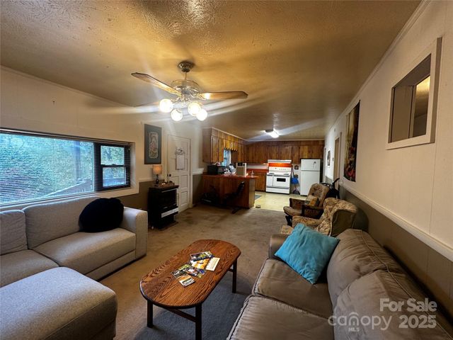 433 Deneen Road, Burnsville, NC 28714