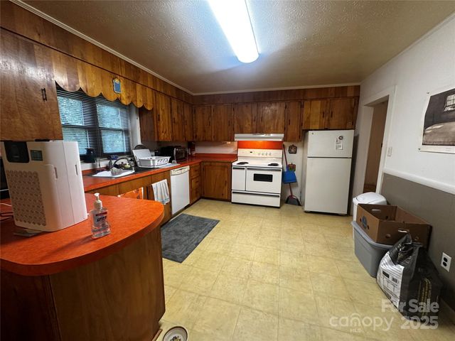 433 Deneen Road, Burnsville, NC 28714