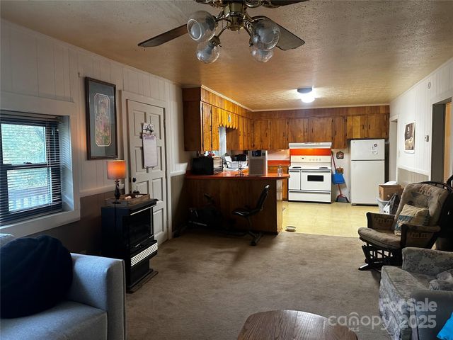 433 Deneen Road, Burnsville, NC 28714