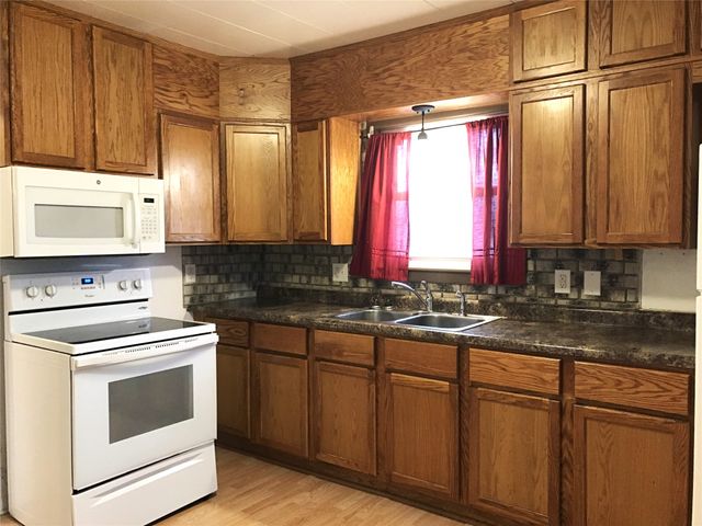 211 NE 3rd Street, Melcher Dallas, IA 50062