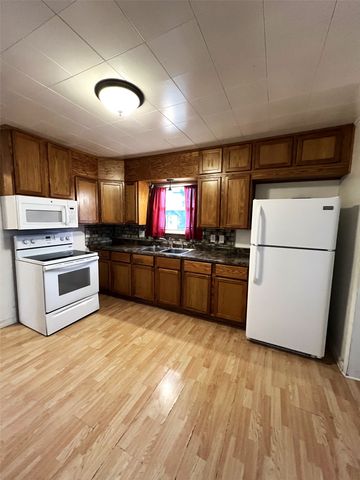 211 NE 3rd Street, Melcher Dallas, IA 50062