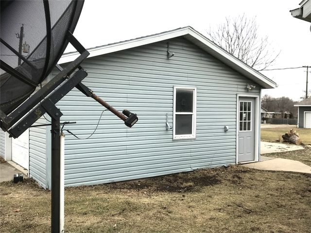 211 NE 3rd Street, Melcher Dallas, IA 50062