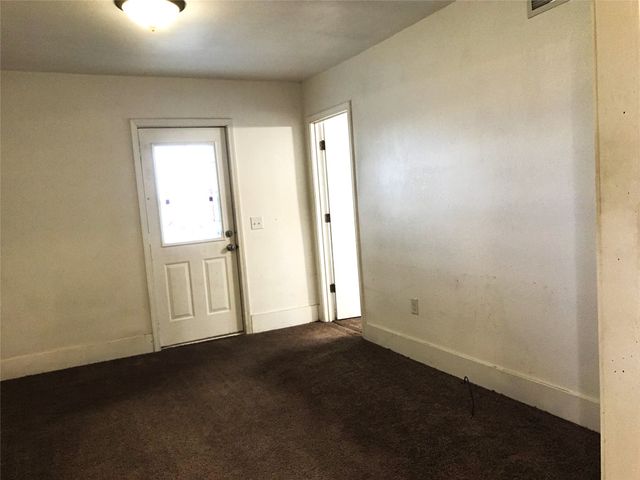 211 NE 3rd Street, Melcher Dallas, IA 50062