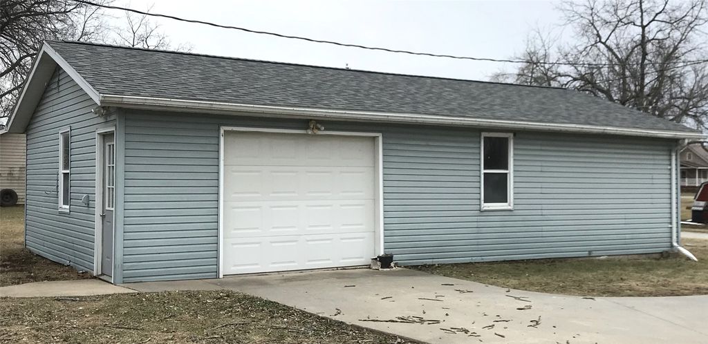 211 NE 3rd Street, Melcher Dallas, IA 50062