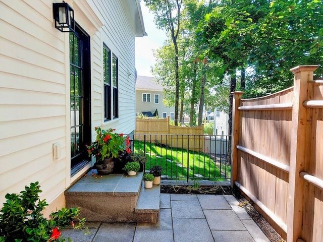 302 Elliot St. Carriage House N 3, Newton, MA 02464