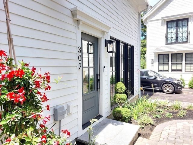 302 Elliot St. Carriage House N 3, Newton, MA 02464