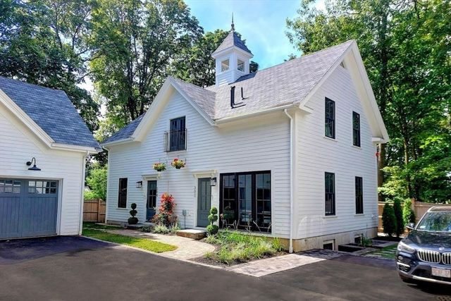 302 Elliot St. Carriage House N 3, Newton, MA 02464