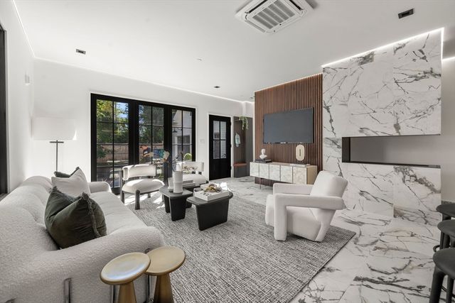 302 Elliot St. Carriage House N 3, Newton, MA 02464