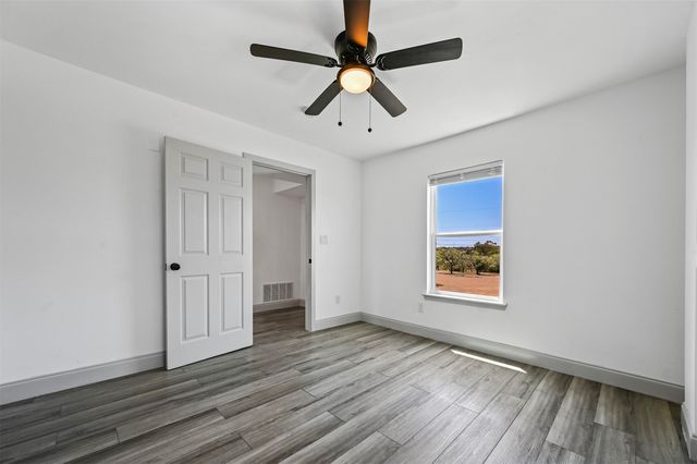 158 Lakeshore Drive, Runaway Bay, TX 76426