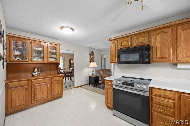 840 Vicksburg Drive, Belleville, IL 62221