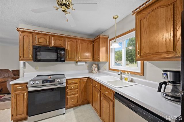 840 Vicksburg Drive, Belleville, IL 62221