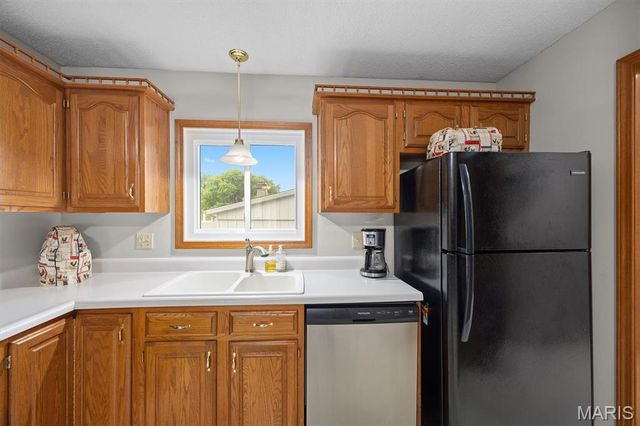 840 Vicksburg Drive, Belleville, IL 62221
