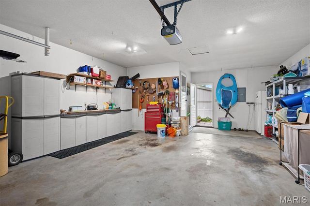 840 Vicksburg Drive, Belleville, IL 62221