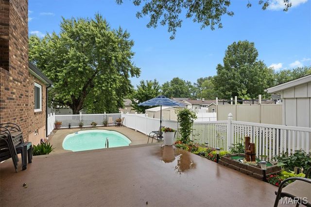 840 Vicksburg Drive, Belleville, IL 62221