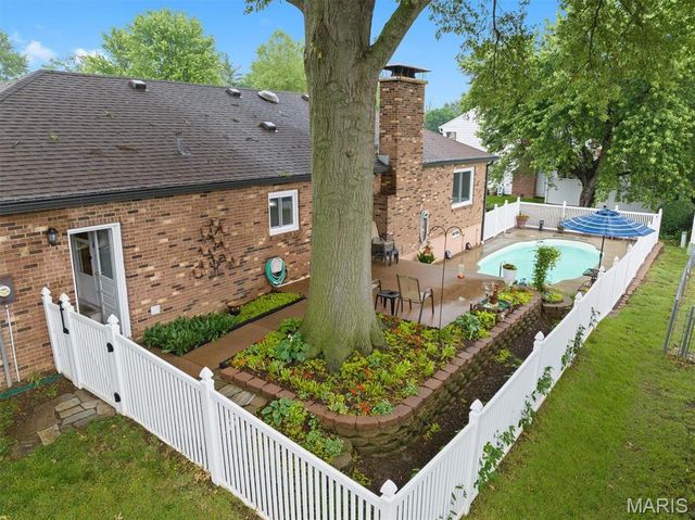 840 Vicksburg Drive, Belleville, IL 62221