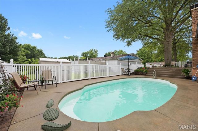 840 Vicksburg Drive, Belleville, IL 62221