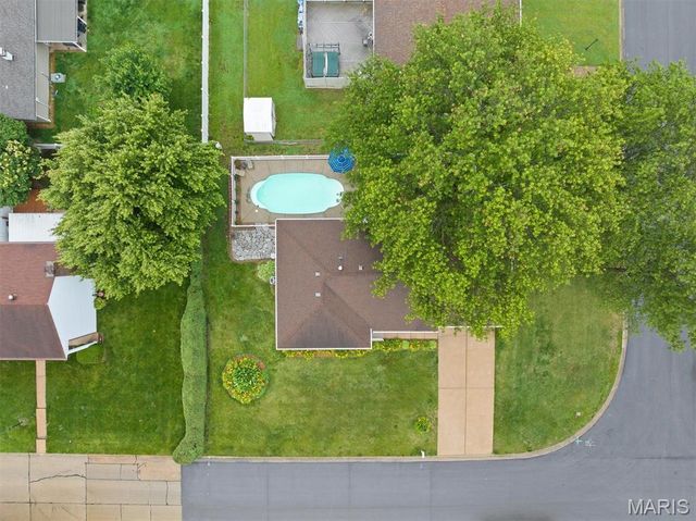 840 Vicksburg Drive, Belleville, IL 62221