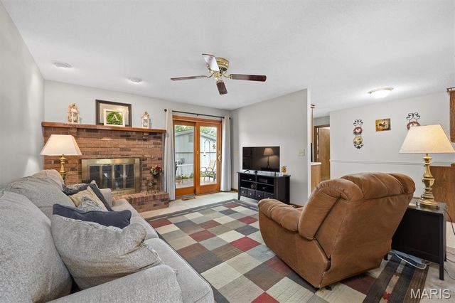 840 Vicksburg Drive, Belleville, IL 62221