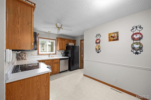 840 Vicksburg Drive, Belleville, IL 62221