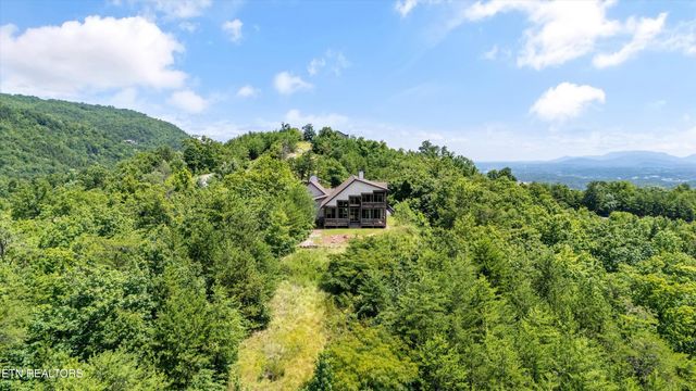 3301 Summit Trails Drive, Sevierville, TN 37862