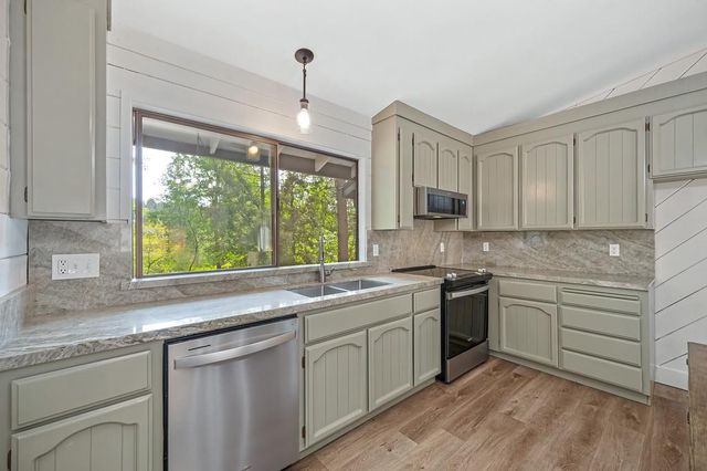 15358 Sky Pines Rd, Grass Valley, CA 95949