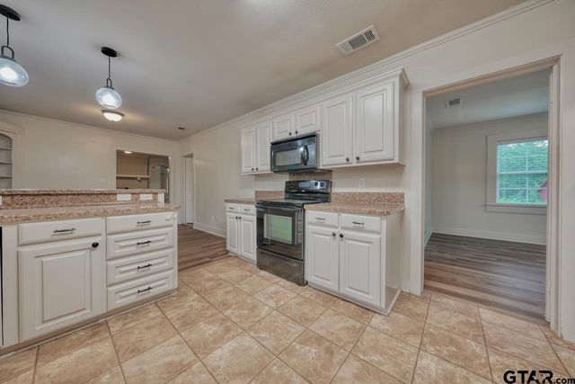 17597 CR 452, Lindale, TX 75771