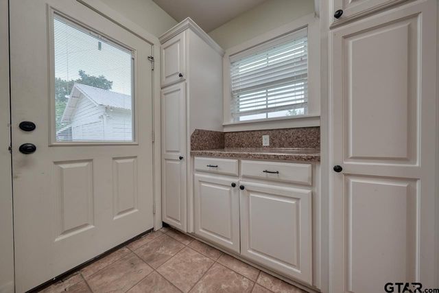 17597 CR 452, Lindale, TX 75771