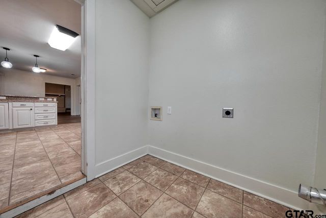 17597 CR 452, Lindale, TX 75771