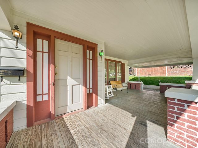 147 Walnut Avenue, Spruce Pine, NC 28777