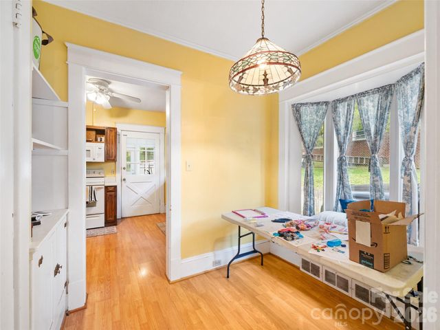 147 Walnut Avenue, Spruce Pine, NC 28777