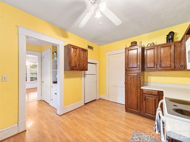 147 Walnut Avenue, Spruce Pine, NC 28777