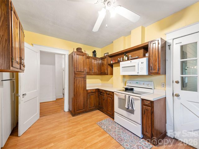 147 Walnut Avenue, Spruce Pine, NC 28777