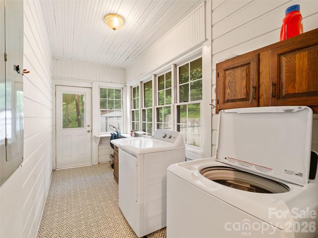 147 Walnut Avenue, Spruce Pine, NC 28777