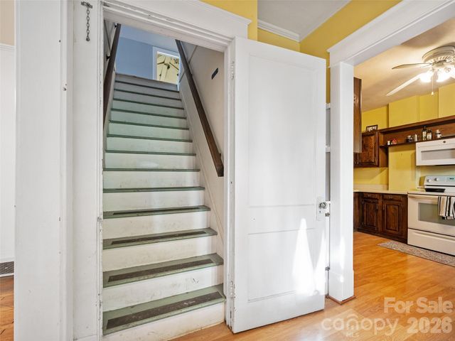 147 Walnut Avenue, Spruce Pine, NC 28777