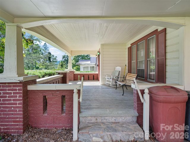 147 Walnut Avenue, Spruce Pine, NC 28777