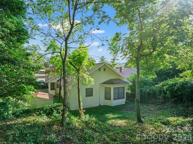 147 Walnut Avenue, Spruce Pine, NC 28777