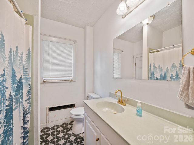 147 Walnut Avenue, Spruce Pine, NC 28777