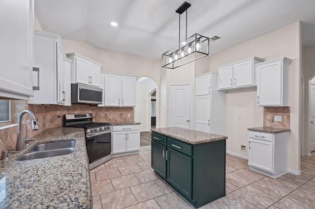 8806 Alicia Drive, Tomball, TX 77375