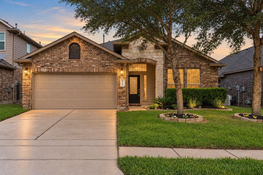 8806 Alicia Drive, Tomball, TX 77375