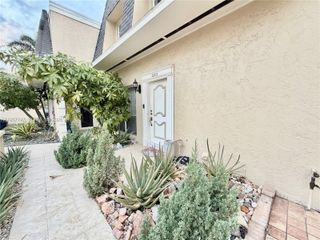 2203 NE 7th St 14, Hallandale Beach, FL 33009